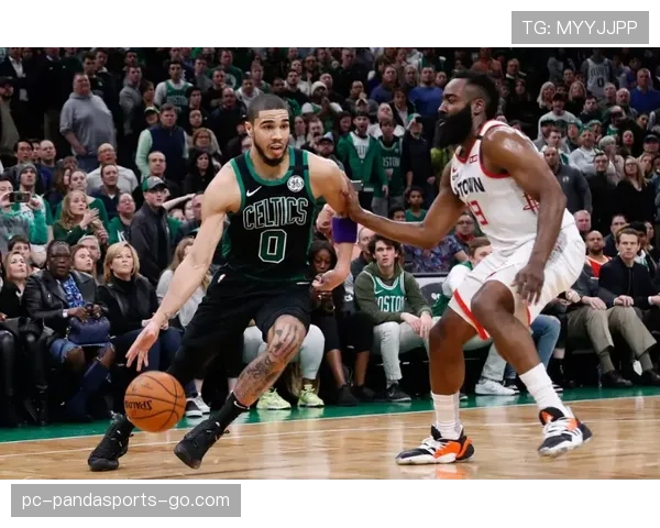 扬尼斯背打压制约基基奇 拉开内线效率差距