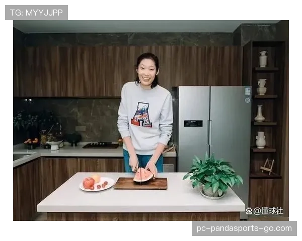 朱婷签约豪宅那天，看着搬家车队心想这得是多放得开的人啊！